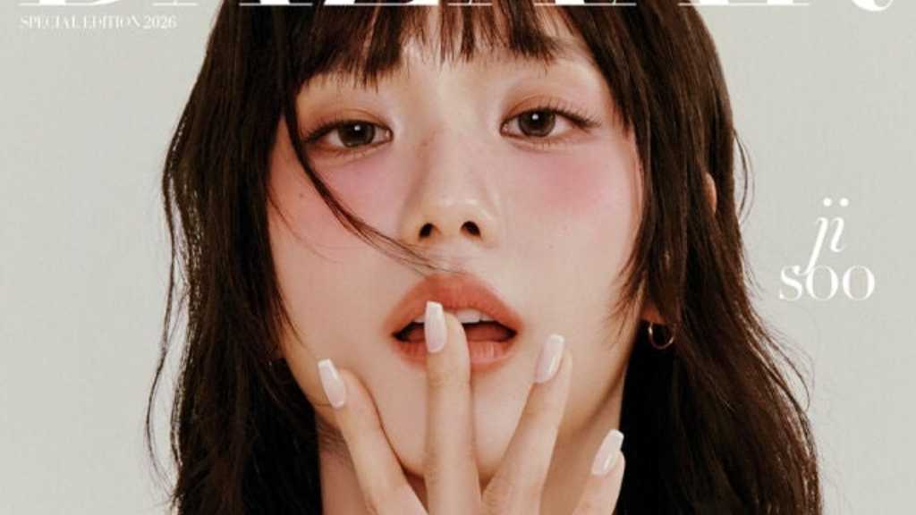 BLACKPINK ジス、魅力的なグラビア公開!女優&グループ活動に言及も