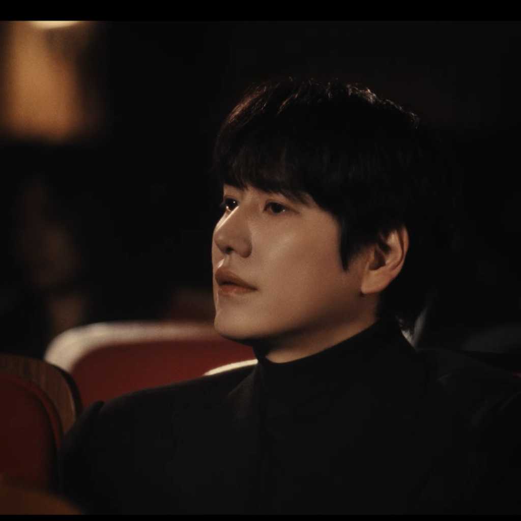 SUPER JUNIOR キュヒョン、タイトル曲「初雪のように」MV公開！没入感を高める歌声に注目