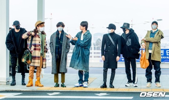 Photo Bts 防弾少年団 海外スケジュールのためアメリカへ出国 Vの誕生日を祝う姿も 動画あり Kstyle
