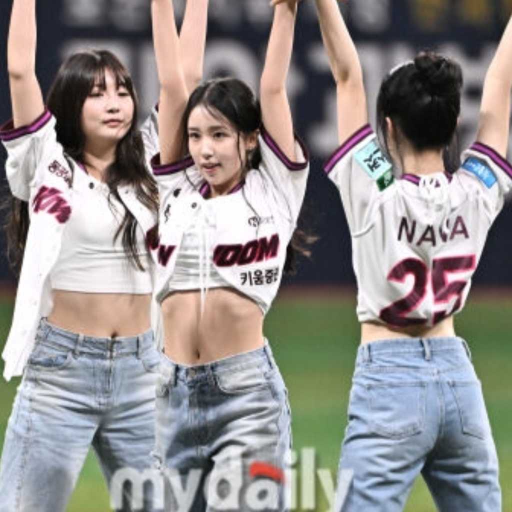 【PHOTO】WOOAH、始打式に登場…ユニフォーム姿で祝賀ステージも披露