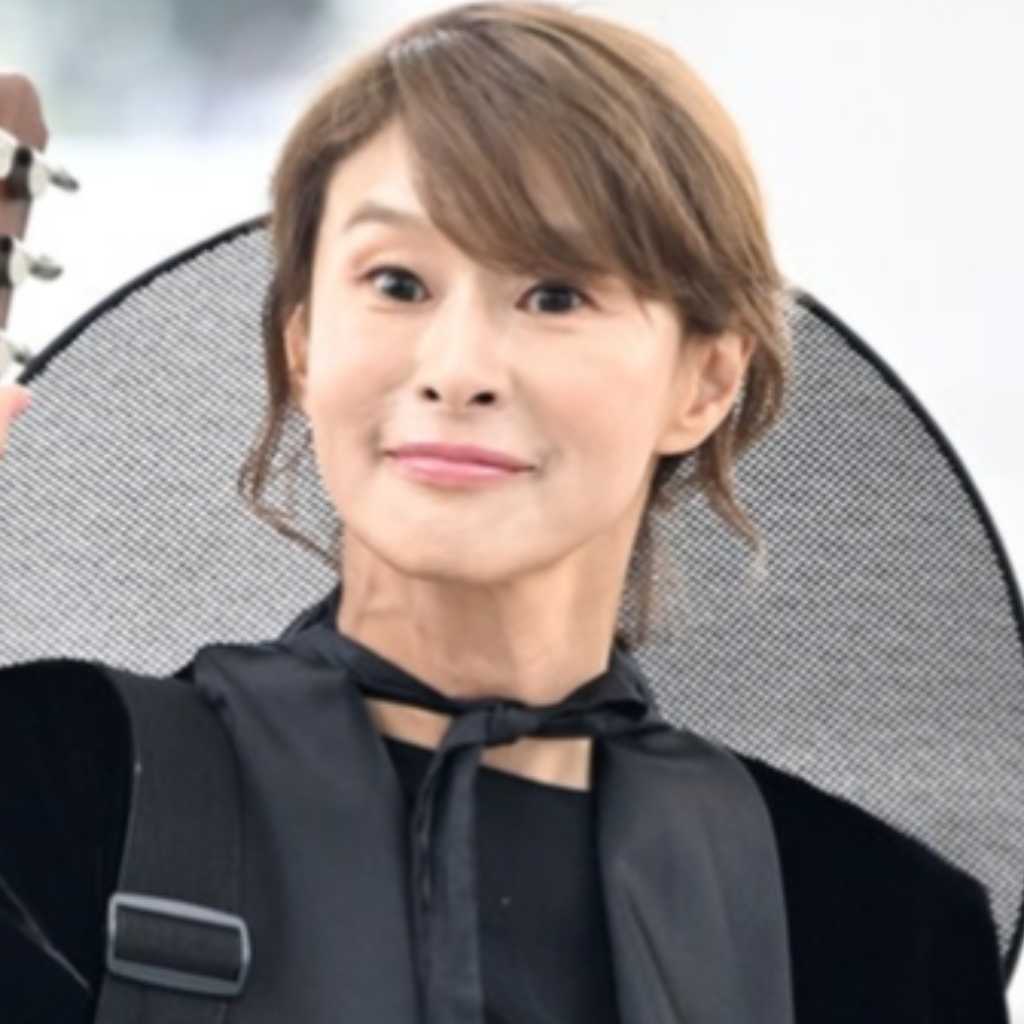 【PHOTO】イェ・ジウォン、韓国伝統の笠子帽“カッ”&ギターを着用して登場!「ハリウッド映画祭」出席のためアメリカへ出国