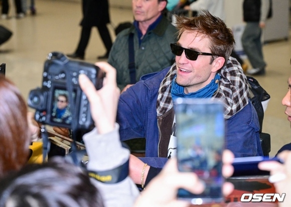 PHOTO】ロバート・パティンソン、ポン・ジュノ監督の新作「ミッキー17