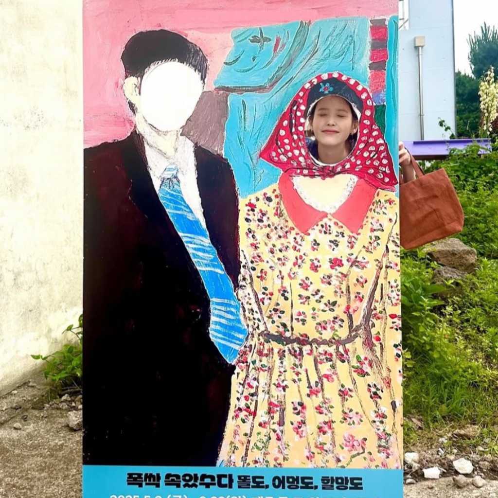 IU、顔パネルで記念ショットも！済州島で開催されたNetflix「おつかれさま」展示会を訪問