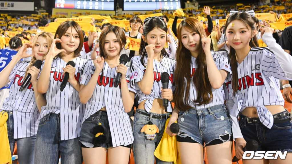 【PHOTO】KIIRAS、始球式に登場…ユニフォーム姿で祝賀ステージも披露