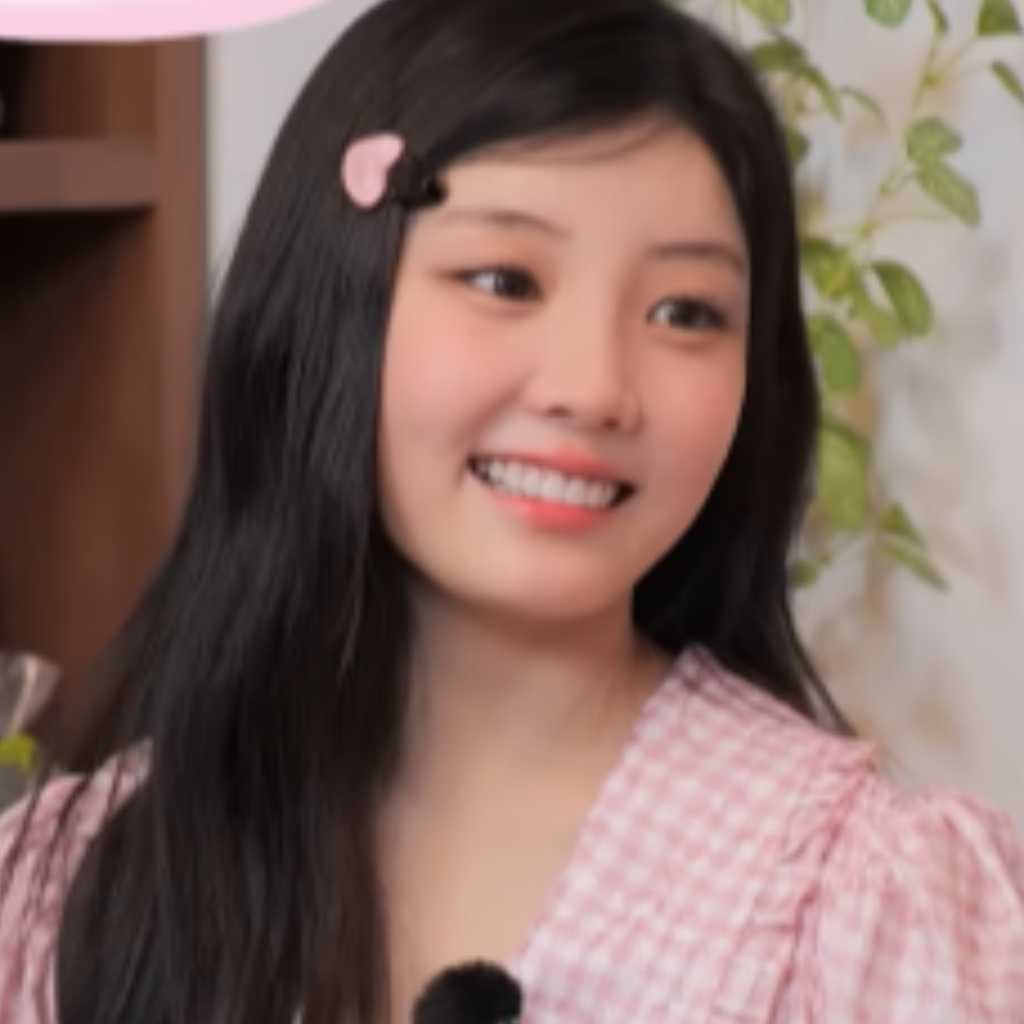 IVE レイ、後輩ILLIT ウォンヒの可愛らしい告白に悶絶…“モルモット姉妹”と話題に(動画あり)