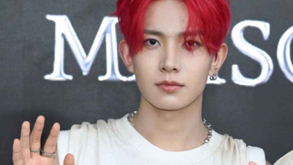 “脱退発表”ENHYPEN ヒスン、今後はソロで活動…手紙で心境明かす「誰よりもメンバーたちを応援」