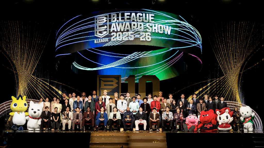 ＆TEAMのメンバー4人、バスケ「B․LEAGUE」表彰式にプレゼンターとして登場！選手からは驚きの声も