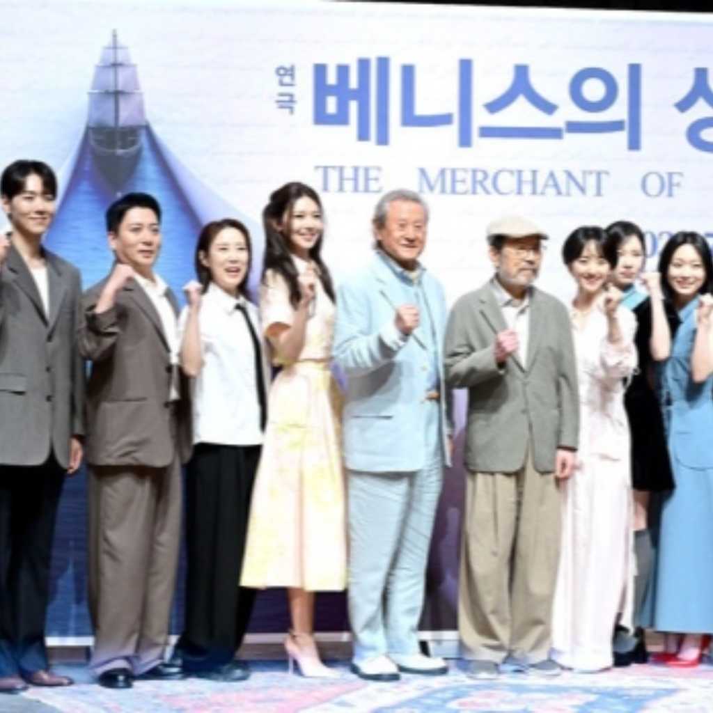 【PHOTO】シン・グから少女時代 スヨン、イ・サンユンまで！演劇「ヴェニスの商人」記者懇談会に出席
