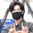 【PHOTO】東方神起 ユンホ、ラジオ番組の収録に参加…欠かさないファンサービス(動画あり)