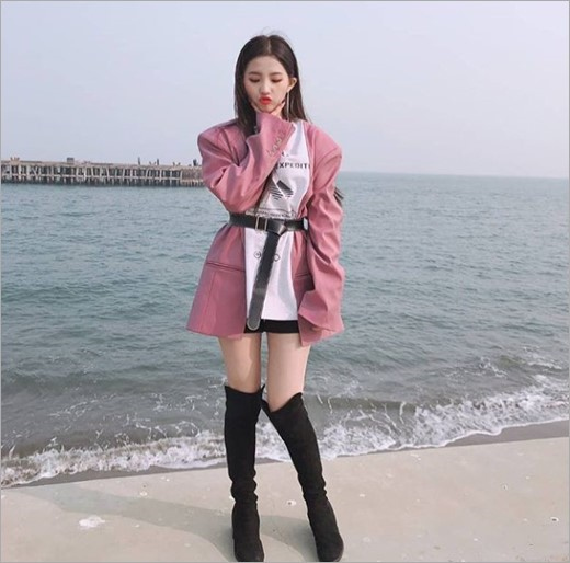 G I Dle ソヨン 脚見せファッションを披露 サンフランシスコの浜辺で ネバーランド最高 Kstyle