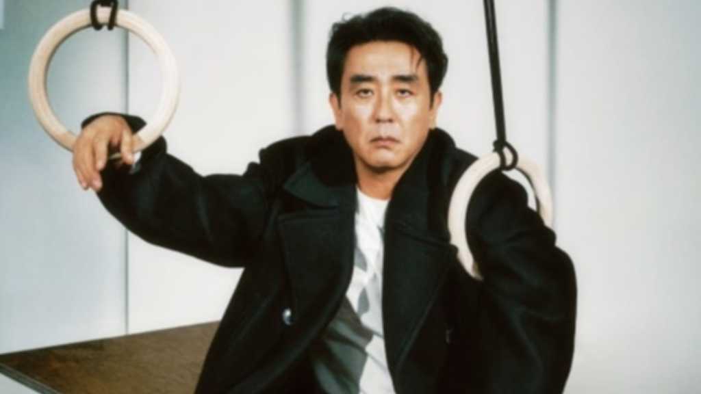 リュ・スンリョン、中年サラリーマンの苦労を表現!?シュールなグラビアが話題「多くの人に共感してほしい」