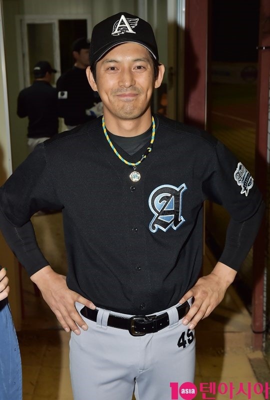 Photo オ ジホ イム ヒョンジュンら 芸能人野球リーグ に参加 完璧な投球フォーム Kstyle