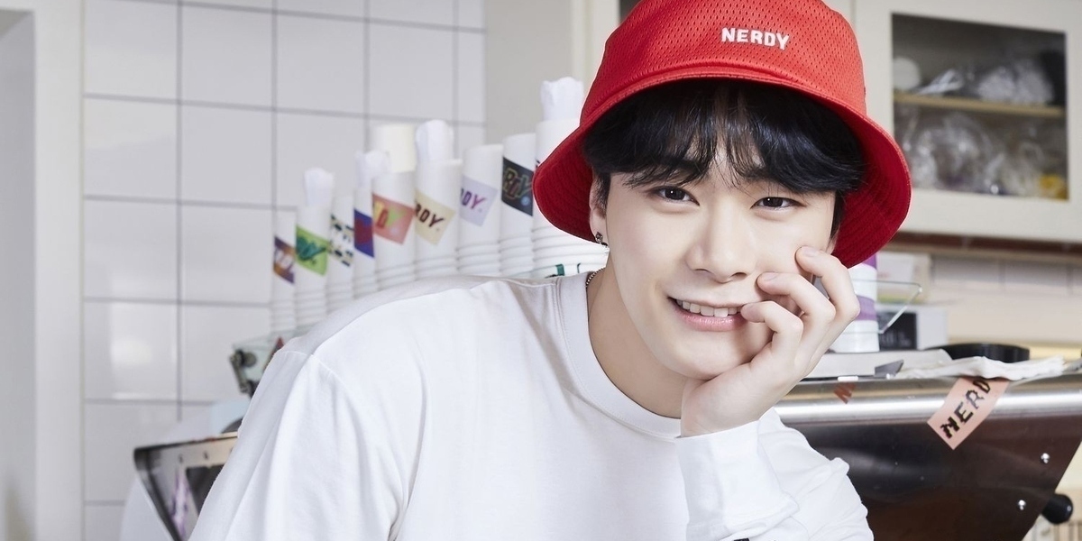 ASTRO ムンビン、みちょぱと一緒に抜擢！NERDY CAFEのコラボ