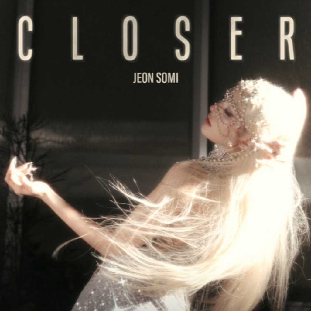 チョン・ソミ、タイトル曲「CLOSER」ポスターを公開…夢幻的なビジュアル