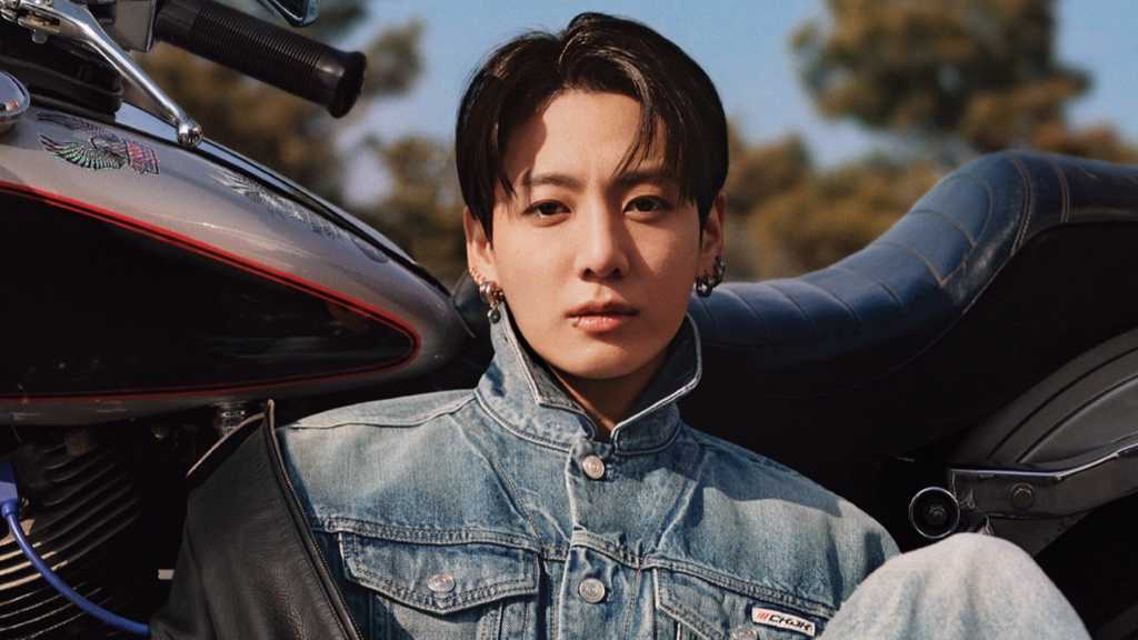 BTS ジョングク、初のファッションコラボ!「Calvin Klein」との限定カプセルコレクションを発表