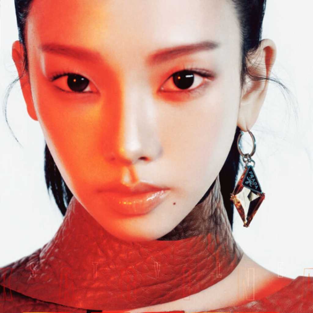 aespaのKARINA、活動へのプライドを語る…グラビアで一風変わった魅力アピール