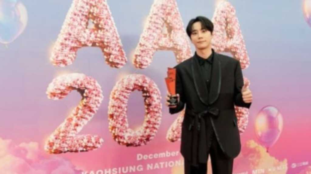 イ・ジュニョン「2025 AAA」でベストアクター賞を受賞…ステージも披露