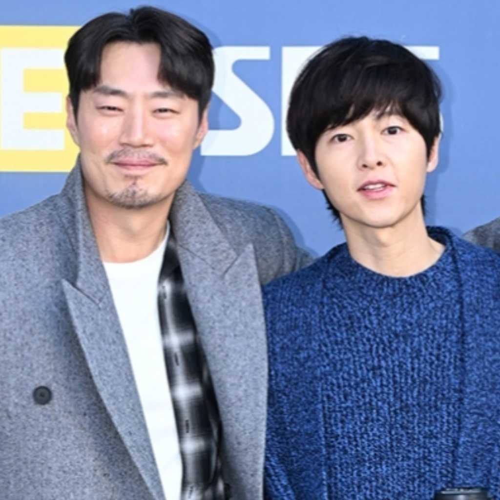 【PHOTO】ソン・ジュンギ＆イ・ヒジュン、ラジオ出演のため放送局へ