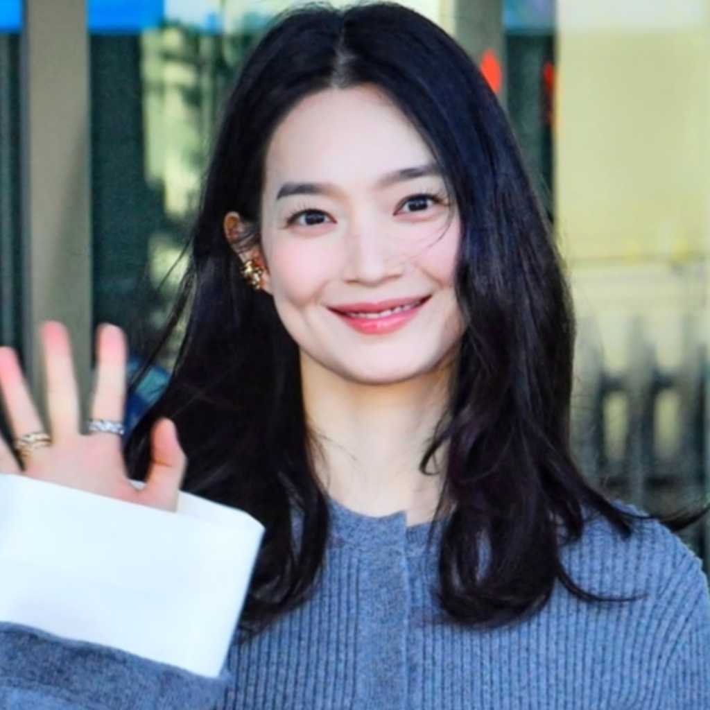 【PHOTO】シン・ミナ、ファッションウィークに出席するためフランスへ出国