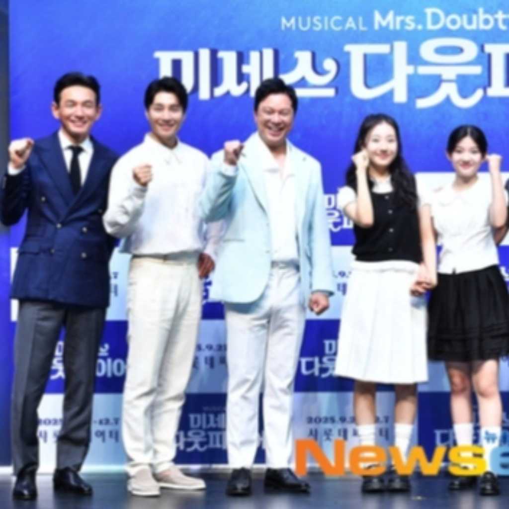 【PHOTO】ファン・ジョンミン&イ・ジフンら、ミュージカル「ミセス・ダウトファイア」制作発表会に出席