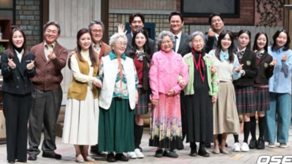 【PHOTO】キム・ヨンオクからチン・ジヒまで、演劇「老人の夢」記者懇談会に出席