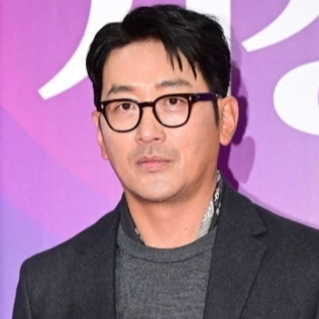 ハ・ジョンウ、突然のイメチェン！？坊主頭になった近況ショットに驚き