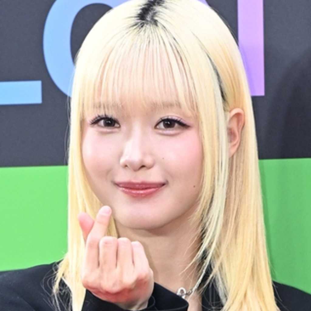 【PHOTO】HANRORO「MMA 2025」レッドカーペットに登場