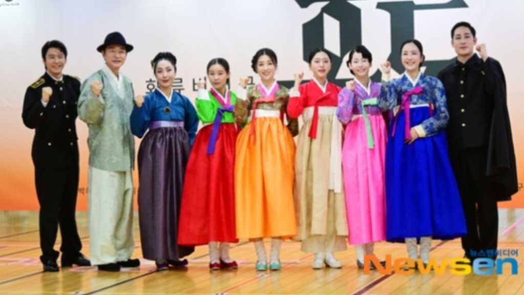 【PHOTO】パク・ハソンからイェ・ジウォンまで、演劇「ホンド」制作発表会に出席