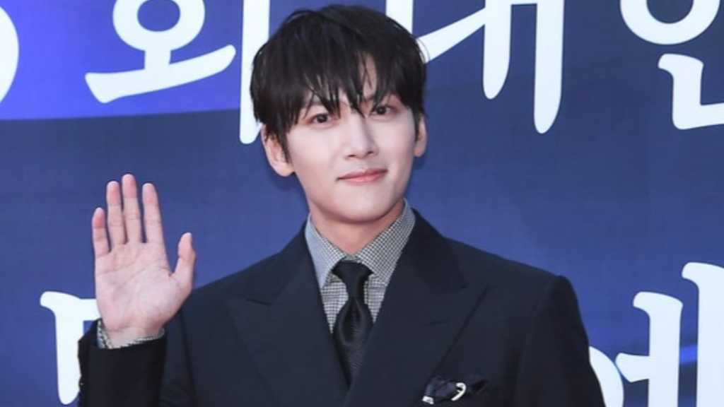 チ・チャンウク、ファンのノートをまた持ち逃げ！？パリでの動画が話題に