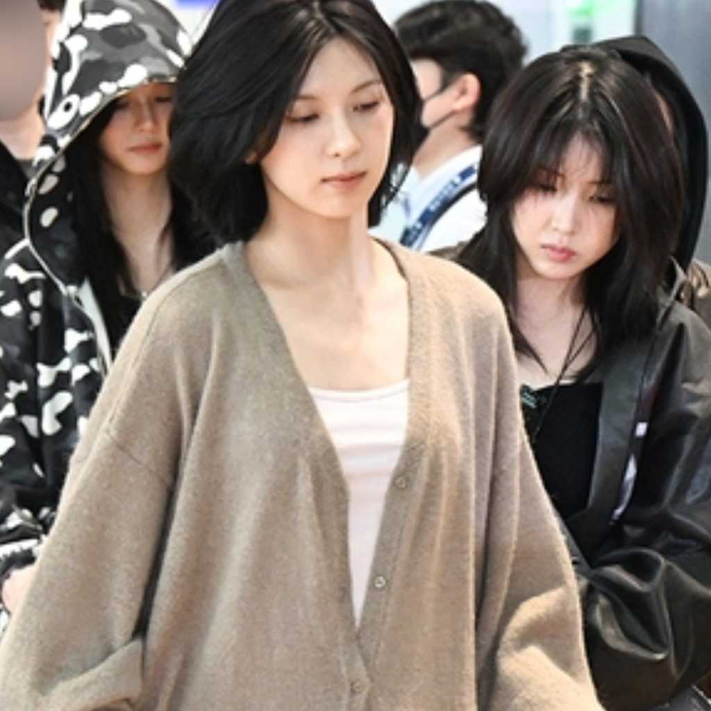 【PHOTO】NMIXX、海外スケジュールのため出国…ラフなコーデで登場