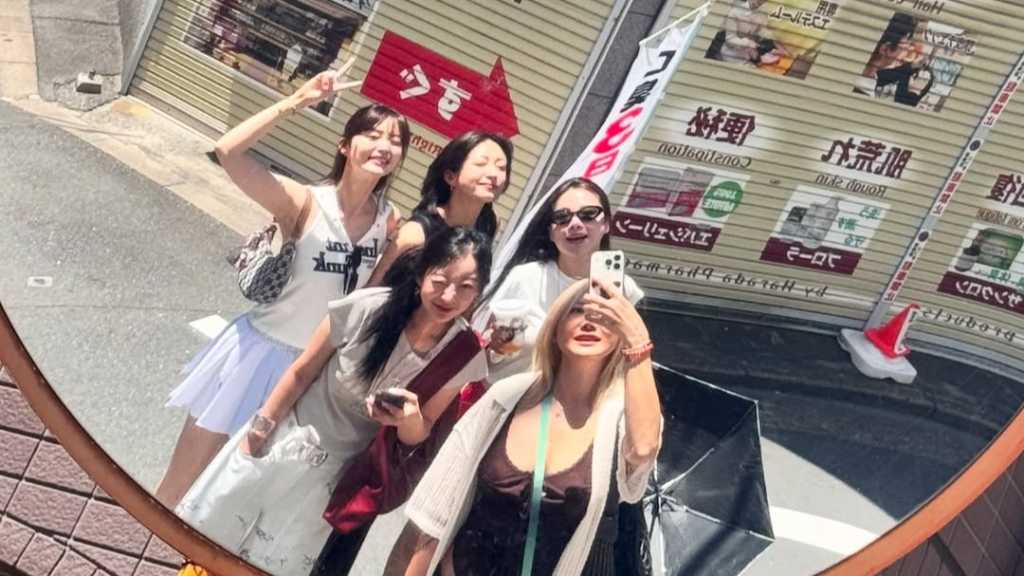 EXID、メンバー全員で日本旅行に！屋外で生ビール＆プリクラ写真も…記念ショット続々