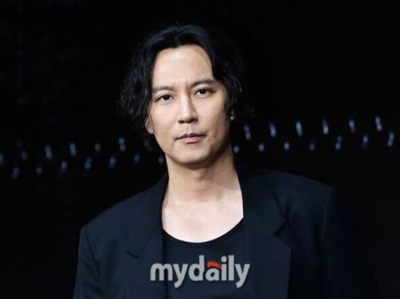 キム・ナムギル、映画「夢遊桃源図」への出演を前向きに検討中
