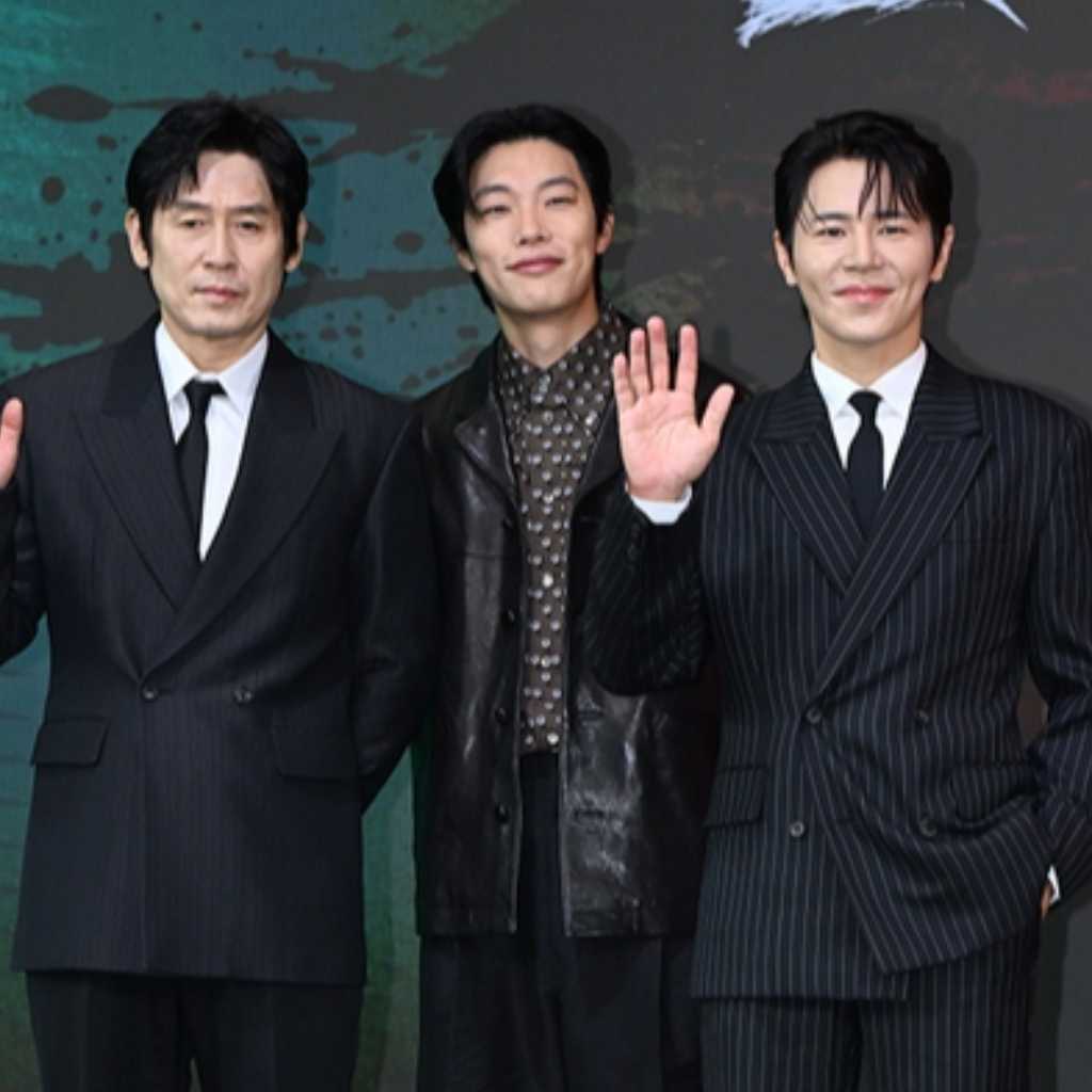 【PHOTO】リュ・ジュンヨル＆ソル・ギョングら、Netflix「なりすましの鼠」制作発表会に出席