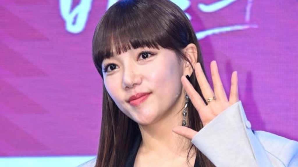 女優イ・チェヨン、突然の結婚説を否定「相手の連絡先も知らない」