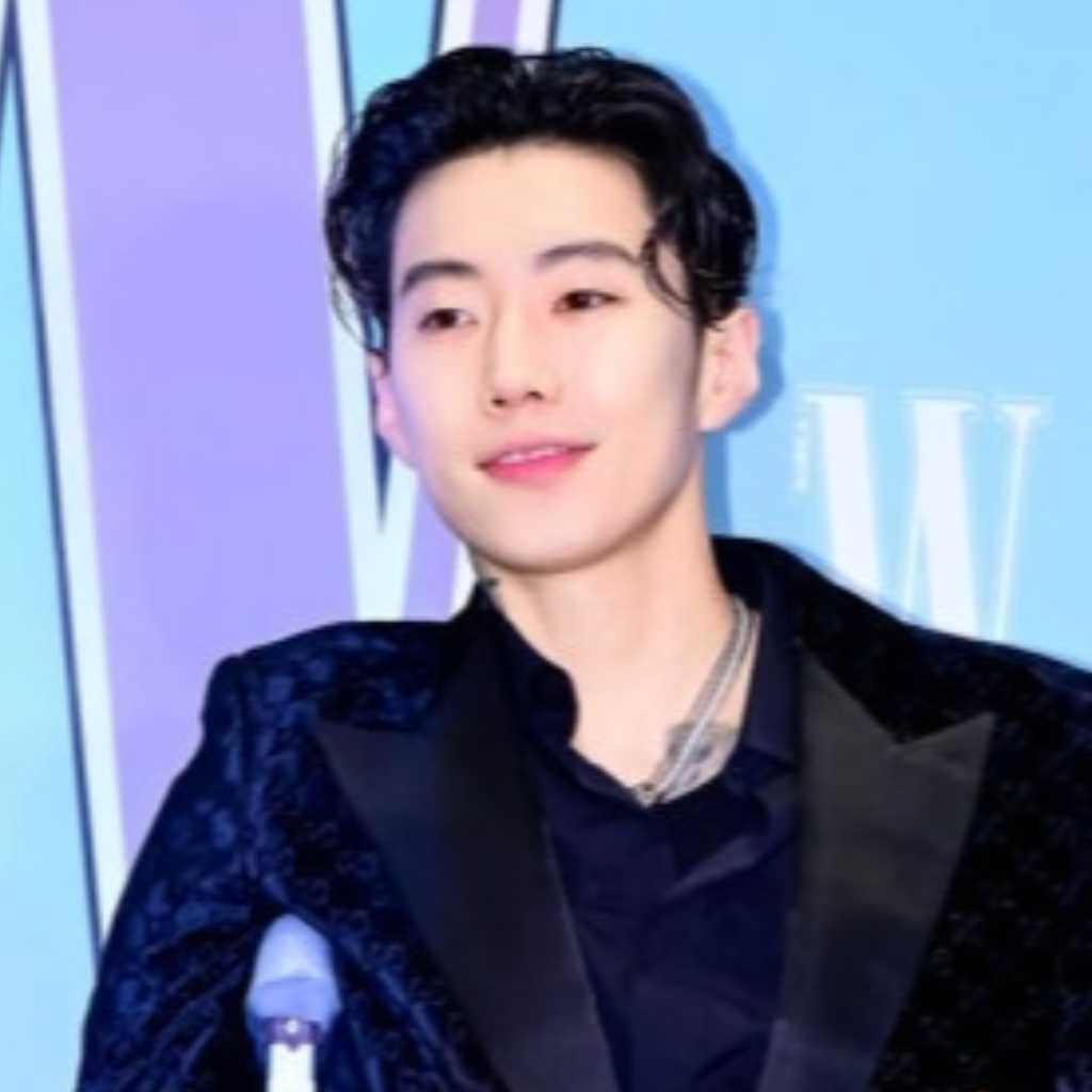 パク・ジェボム、乳がん啓発キャンペーンで性的な歌詞?公演に批判の声も…本人が謝罪