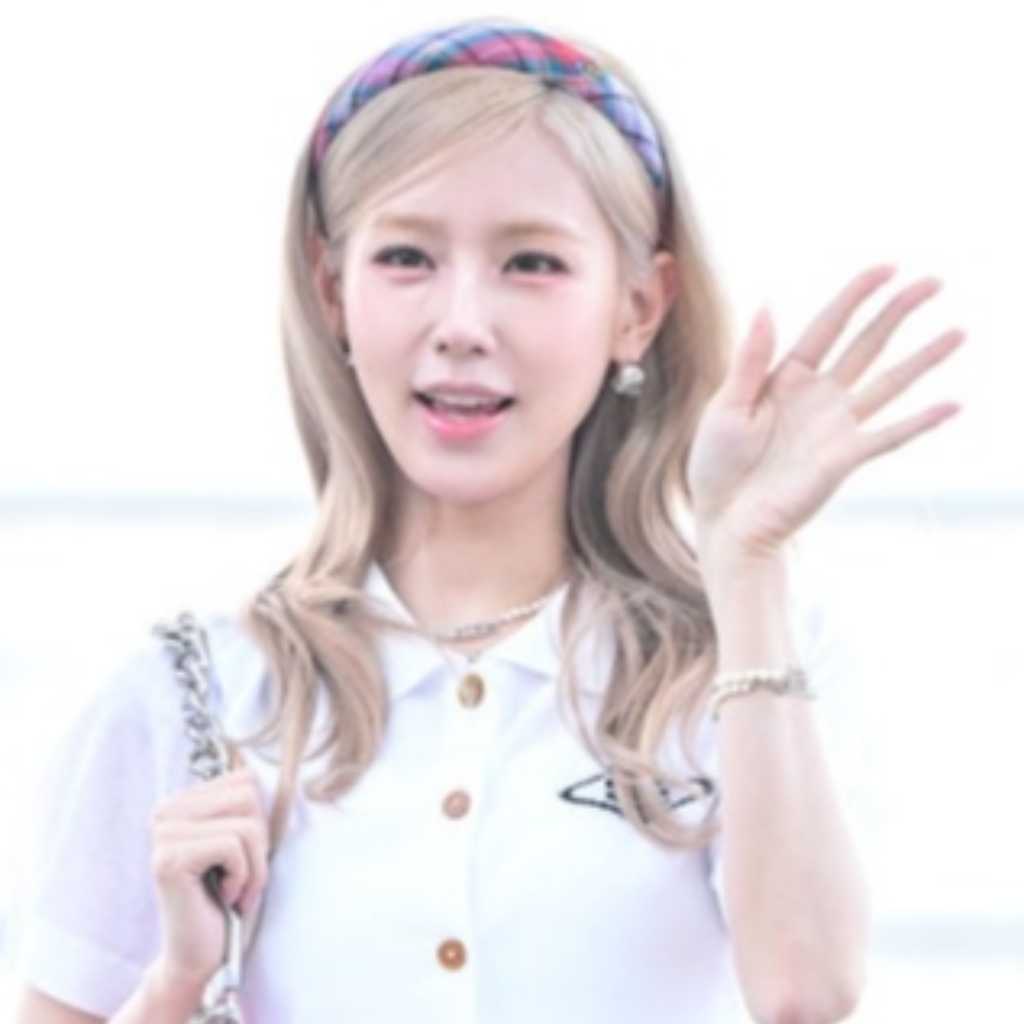 【PHOTO】i-dle ミヨン、海外スケジュールのため出国…可愛らしいファッション