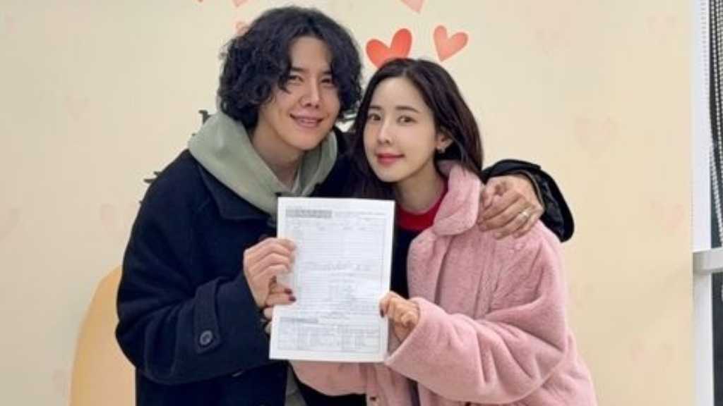 CLEO チェ・ウンジョン、挙式から6ヶ月後に婚姻届を提出「不思議な気持ち…応援してほしい」