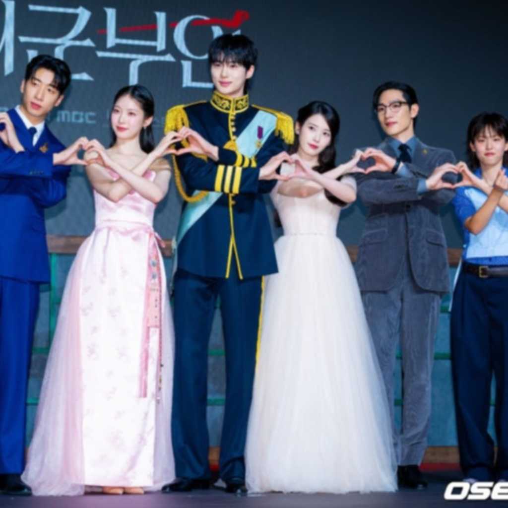 【PHOTO】IU＆ビョン・ウソクら、新ドラマ「21世紀の大君夫人」制作発表会に出席