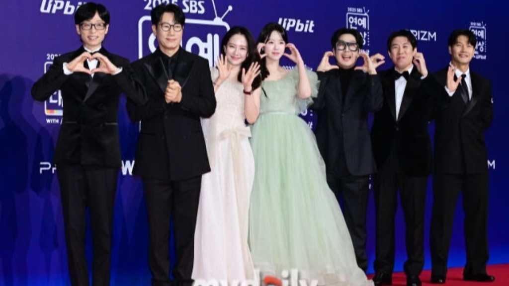 【PHOTO】ユ・ジェソク＆ユ・ヨンソクからユン・シユンまで「2025 SBS芸能大賞」レッドカーペットに登場