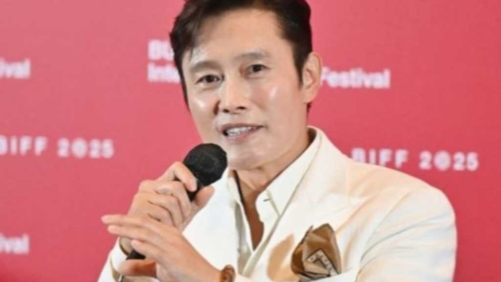 イ・ビョンホン、主演映画「仕方ない」の魅力を熱弁！「釜山国際映画祭」で語った裏話と監督とのエピソード
