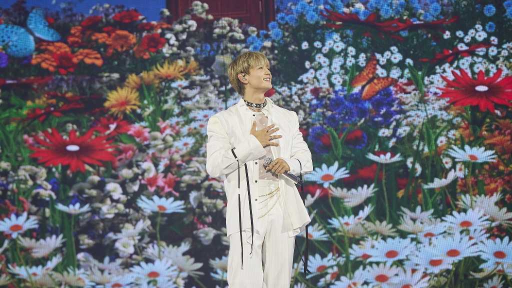 SHINee ミンホ、初ソロ公演でバキバキの腹筋を披露！メンバーへの愛情