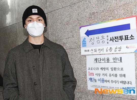Photo Seventeen バーノン 第21代国会議員選挙の投票に参加 颯爽と会場へ Kstyle