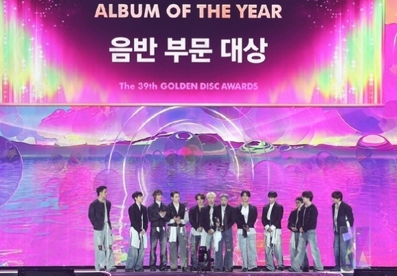 SEVENTEEN、2年連続で「Golden Disc Awards」アルバム部門の大賞 SEVENTEEN、2年連続で「Golden Disc Awards」アルバム部門の大賞