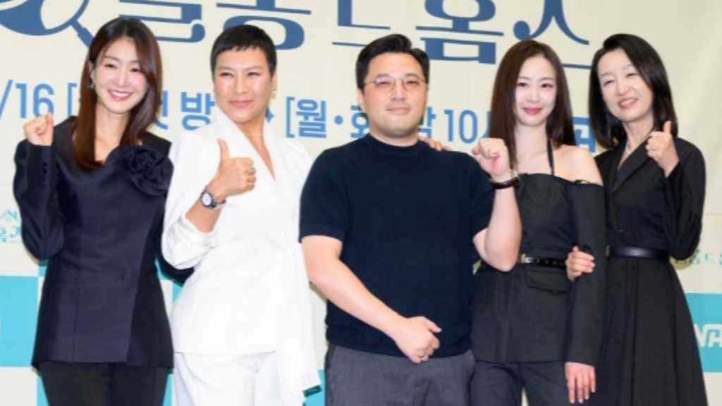 【PHOTO】イ・シヨン＆元SISTAR ダソムら、新ドラマ「サロン・ド・ホームズ」制作発表会に出席