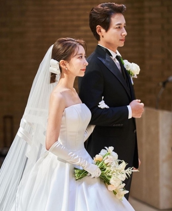 イ ジフンと結婚 日本人妻アヤネさん 加工前のウエディングフォトを公開 抜群の美貌 Kstyle