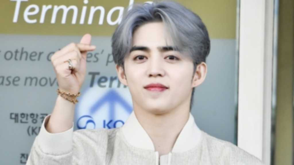 【PHOTO】SEVENTEENのS․COUPS、海外スケジュールのためアメリカへ出国…新ヘアが話題（動画あり）