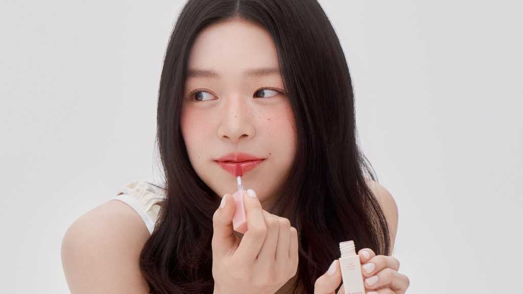 ファミリーマート限定ブランド「hana by hince」ウォーターグラスティント新色2色を7月10日より発売