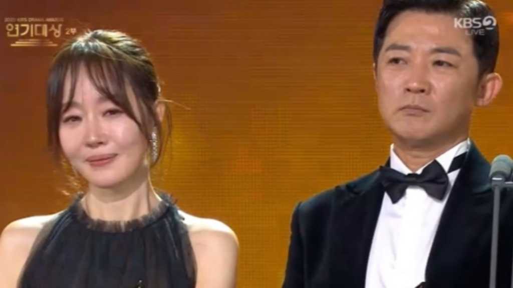 イ・スンジェさんに涙の哀悼も…アン・ジェウク＆オム・ジウォン「2025 KBS演技大賞」で大賞を受賞（総合）