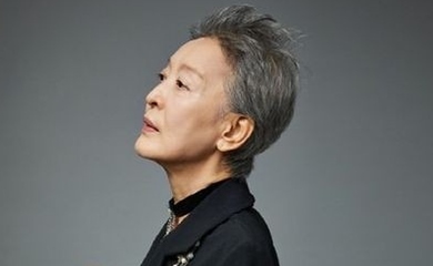 ユン・ソクファ、脳腫瘍の手術後の近況を公開…抗がん剤治療なしで健康を回復