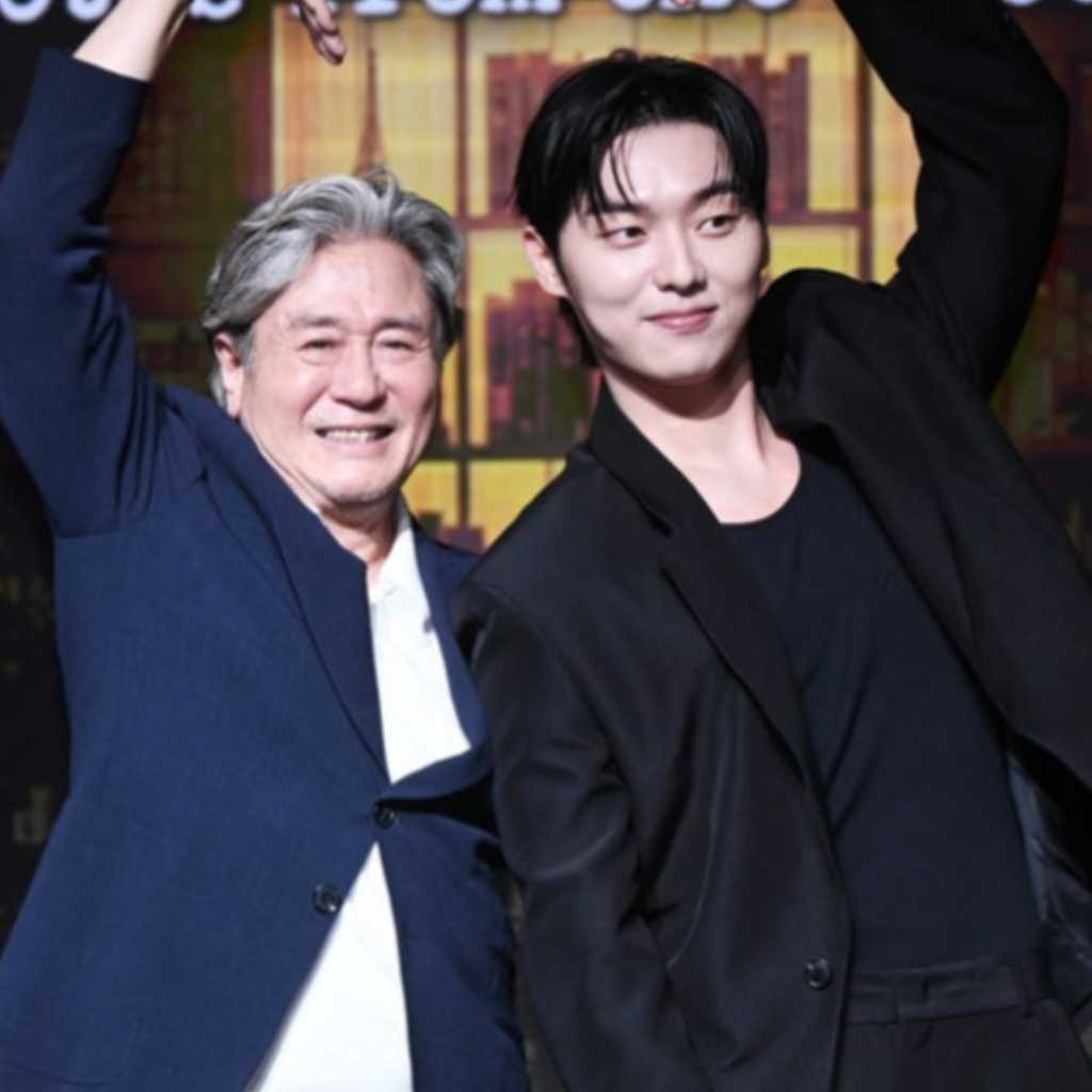 【PHOTO】チェ・ミンシク&チェ・ヒョヌク、Netflix「最後列からの声」制作発表会に出席